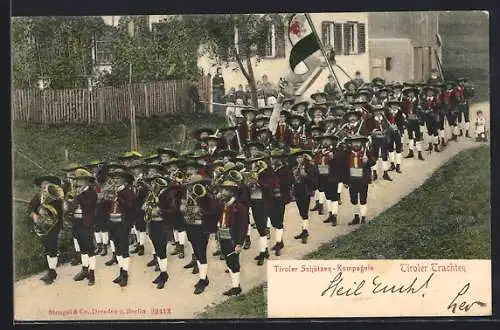 AK Trioler Schützen-Kompagnie bei der Parade