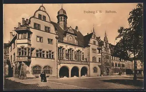 AK Freiburg / Breisgau, Strassenpartie am Rathaus