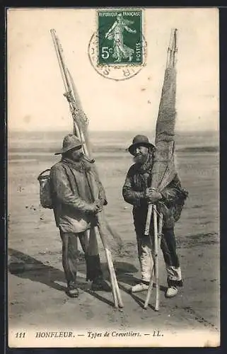 AK Paris-Plage, Types de Crevettiers. Krebsfischer am Strand