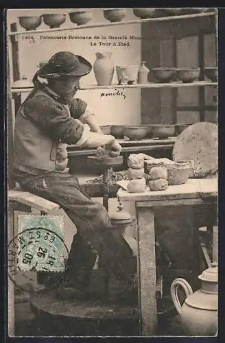 AK Faiencerie Bretonne de la Grande Maison HB. Quimper, Le Tour à Pied