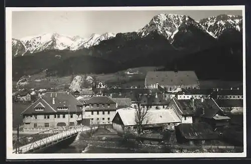 AK Neuberg a. d. Mürz, Ortsansicht mit Brücke und Gipfelpanorama