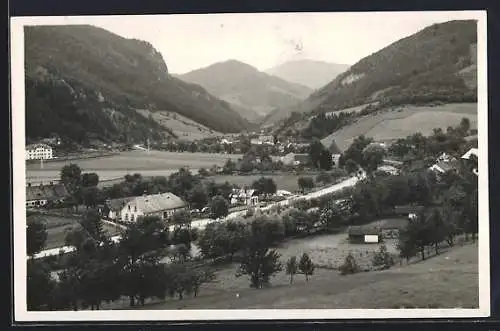 AK Schrambach, Totalansicht mit Bergpanorama aus der Vogelschau