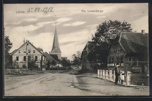 AK Lehrte, Strassenpartie am Lindenberge mit Gasthof und Kirche