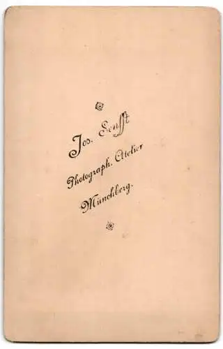 Fotografie Jos. Senfft, Münchberg, Porträt einer Familie