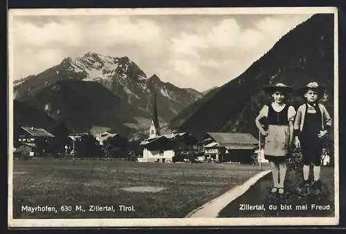 AK Mayrhofen /Zillertal, Ansicht mit Kirche und Bergen, Kinder am Wegesrand