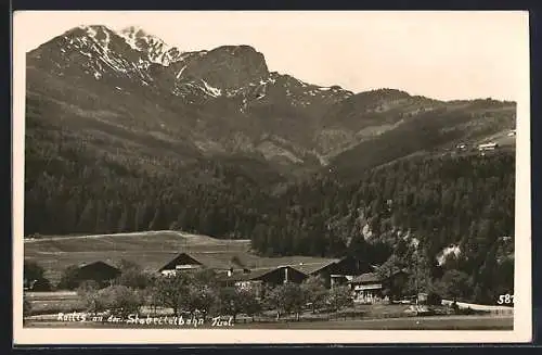 AK Raitis an der Stubaitalbahn, Panorama mit den Bergen