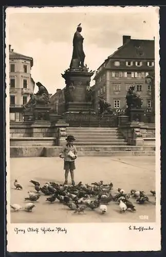 AK Graz, Platz, Junge füttert Tauben