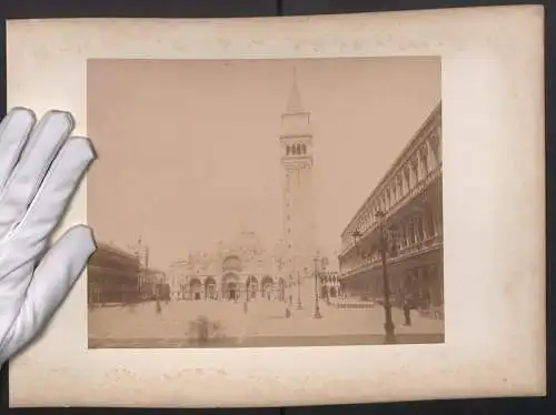 Fotografie unbekannter Fotograf, Ansicht Venedig, Blick auf den Markusplatz, Ghosts