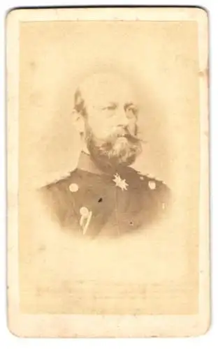 Fotografie Gustav Kleine, Naugard, Portrait Grossherzog Friedrich Franz II. von Mecklenburg-Schwerin in Uniform, Orden