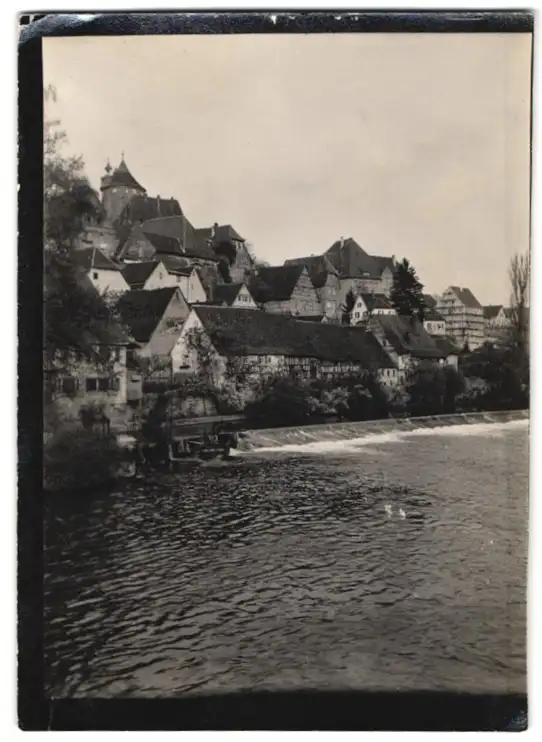 Fotografie unbekannter Fotograf, Ansicht Besigheim, Blick nach der Stadt mit Wehr 0