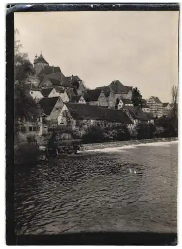 Fotografie unbekannter Fotograf, Ansicht Besigheim, Blick nach der Stadt mit Wehr