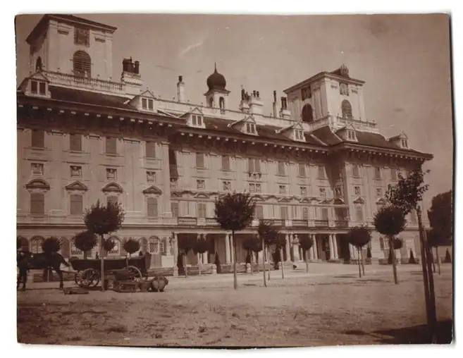 Fotografie unbekannter Fotograf, Ansicht Eisenstadt, Schloss Esterhazy, Frontansicht 0