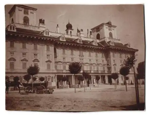 Fotografie unbekannter Fotograf, Ansicht Eisenstadt, Schloss Esterhazy, Frontansicht