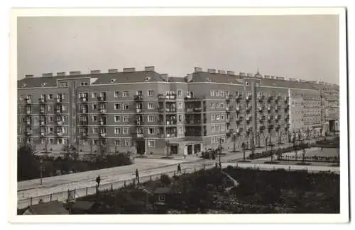 Fotografie unbekannter Fotograf, Ansicht Wien, Blick auf den Gemeindebau Winarskyhof