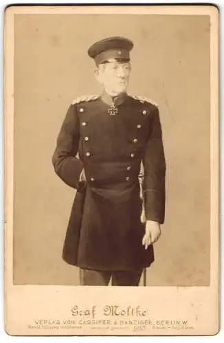 Fotografie Cassierer & Danziger, Berlin, Portrait Graf Moltke in Uniform mit Orden Eisernes Kreuz