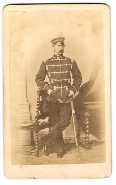 Fotografie Gustav Kleine, Naugard, Prinz Friedrich Carl von Preussen in Husaren Uniform 0