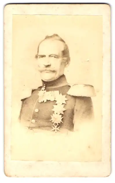 Fotografie unbekannter Fotograf und Ort, Portrait Albrecht von Roon in Uniform mit Ordenspange, preuss. Kriegsminister 0