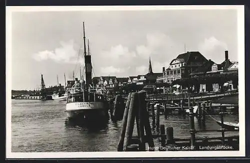 AK Travemünde, Hotel Deutscher Kaiser mit Landungsbrücke