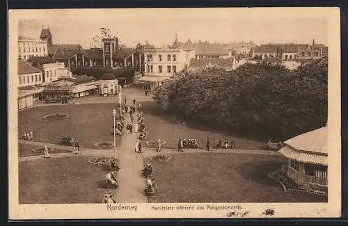 AK Norderney, Marktplatz während des Morgenkonzerts aus der Vogelschau