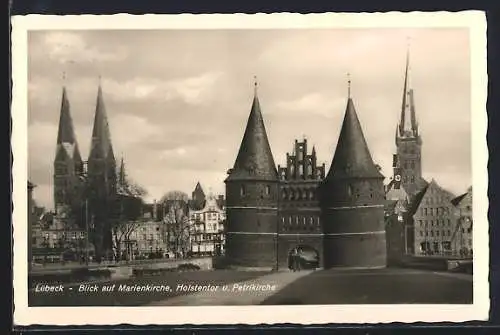 AK Lübeck, Marienkirche, Holstentor und Petrikirche, mit 