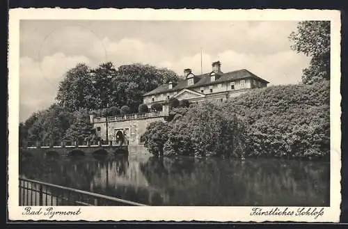 AK Bad Pyrmont, Blick aufs fürstliche Schloss