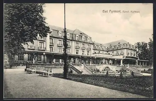 AK Bad Pyrmont, Blick aufs fürstliche Kurhaus