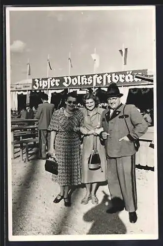 AK Neukirchen a. V., Zipfer Volksfestbräu, Gruppenfoto