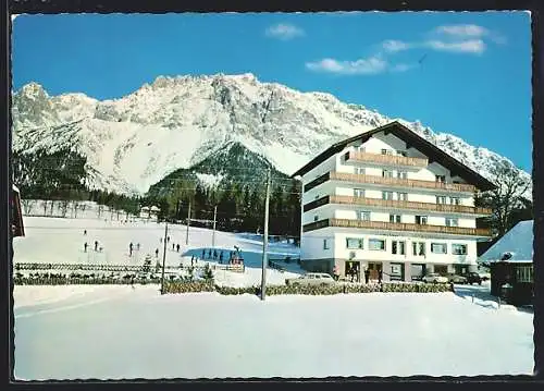 AK Ramsau am Dachstein, Hotel Karl Wirt E. Walcher mit Bergpanorama im Winter