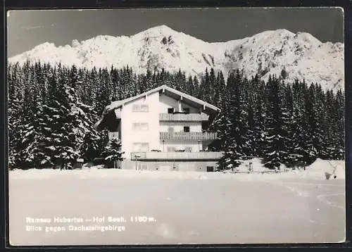 AK Ramsau, Gasthof-Pension Hubertushof Schoiswohl mit Dachsteingebirge im Winter