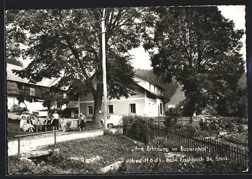 AK Fischbach, Pension Lindenhof A. Hödl, Ansicht mit Gästegruppe u. Strasse