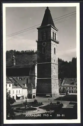 AK Judenburg, Partie mit Brunnen am Turm