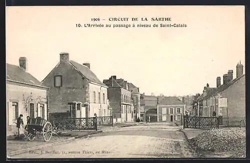 AK Circuit de La Sarthe 1906, L`Arrivée au passage à niveau de Saint-Calais, Autorennen