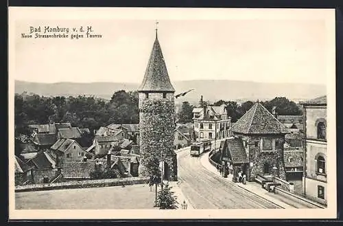 AK Bad Homburg v. d. H., Neue Strassenbrücke mit Strassenbahn gegen Taunus