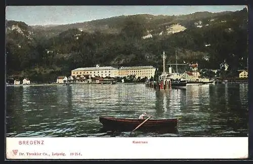 AK Bregenz, Blick zu den Kasernen mit Landungsbrücke und Dampfer