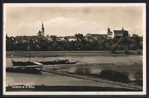 AK Strehla / Elbe, Blick über die Elbe zur Stadt