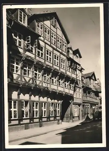 Foto-AK Deutscher Kunstverlag, NR 97: Braunschweig, Fachwerkhaus in der Scharrnstrasse 13