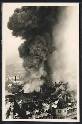 AK Stuttgart, Brand des Stuttgarter Alten Schlosses 1931, Gewaltige Rauchsäule bei Einbruch des Ostturmes