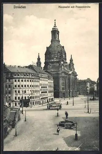 AK Dresden, Strassenbahn auf dem Neumarkt mit Frauenkirche