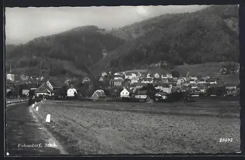 AK Fohnsdorf /Stmk., Ortsansicht mit Landstrasse