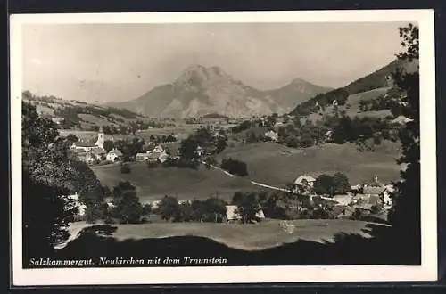 AK Neukirchen /Salzkammergut, Ortsansicht mit dem Traunstein aus der Vogelschau