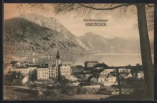 AK Gmunden /Salzkammergut, Ortsansicht gegen den Bergsee