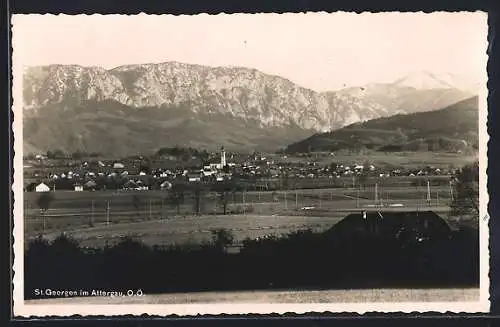 AK St. Georgen im Attergau, Gesamtansicht gegen die Berge