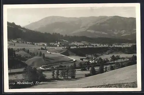 AK Westendorf /Tirol, Ortsansicht vom Berghang aus