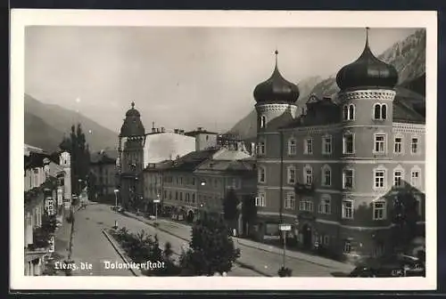 AK Lienz, Strassenpartie mit Turmgebäude aus der Vogelschau