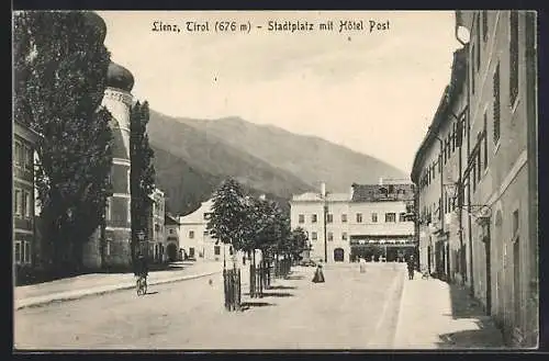 AK Lienz, Stadtplatz mit Blick zum Hotel Post