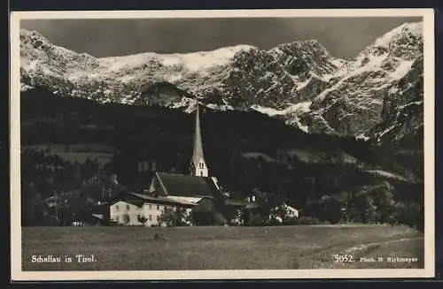 AK Scheffau, Ortsansicht mit Kirche u. Bergpanorama