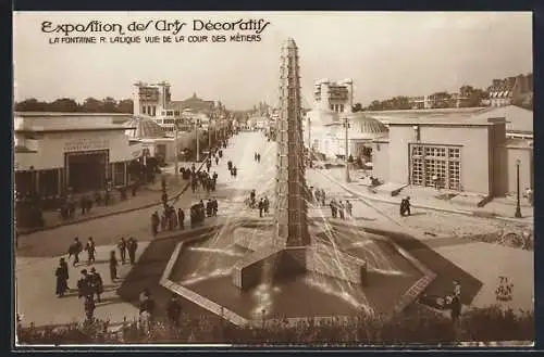 AK Paris, Exposition des Arts décoratifs 1925, La Fontaine R: Lalique vue de la Cour des Mètiers