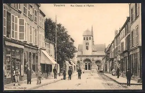 AK Vouziers, Chanzy Strasse und Kirche, Geschäfte und Passanten