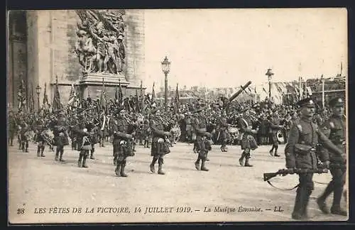 AK Paris, Siegesparade / Fete de la Victoire 1919, La Musique Écossaise