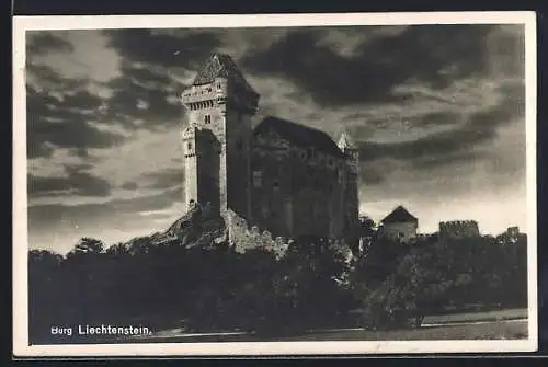 AK Liechtenstein, Die Burg Liechtenstein vor dunklem Himmel